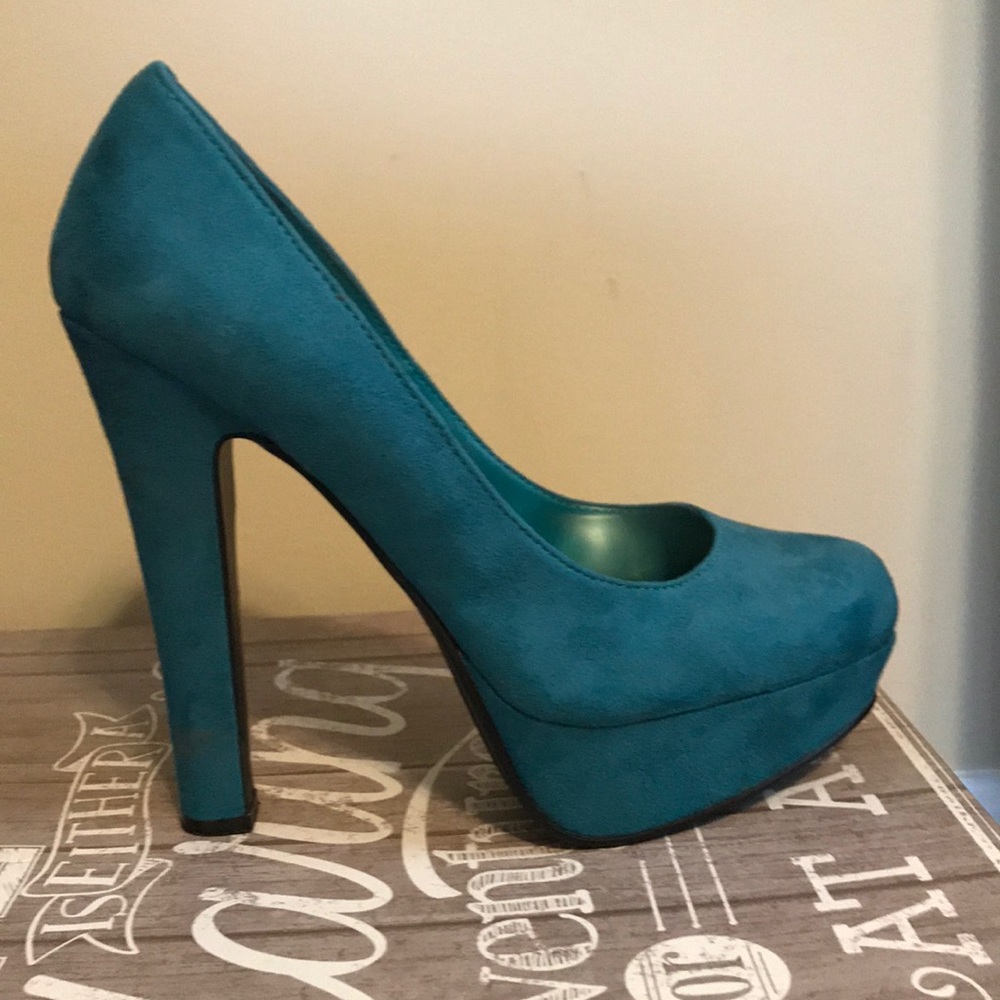 Green Vegan Suede platforms - size 7 (worn once)